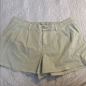 Maurice’s green pleated Shorts